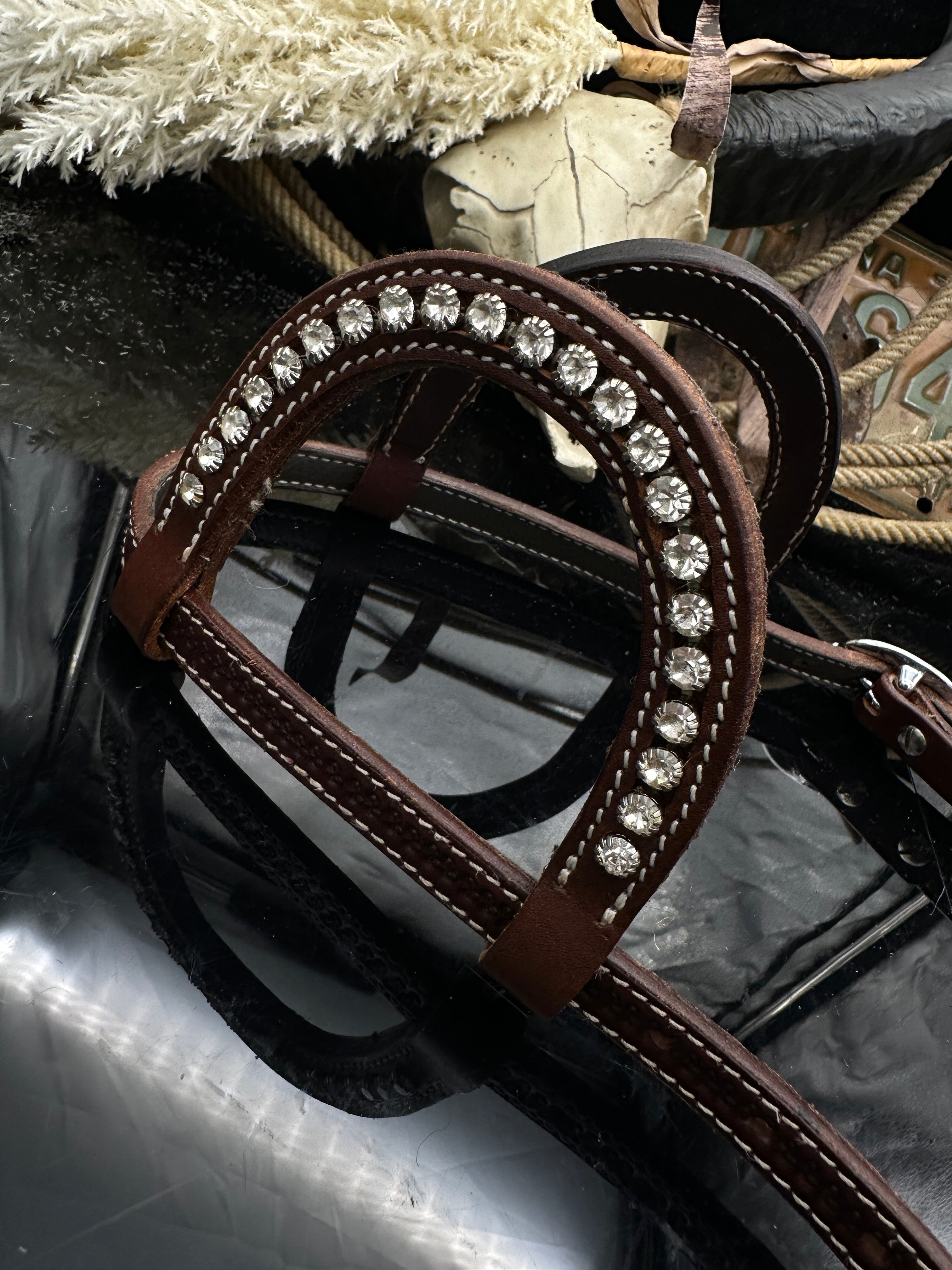 Basic | Dark Chestnut | Floral tooled Rhinestone western bridle