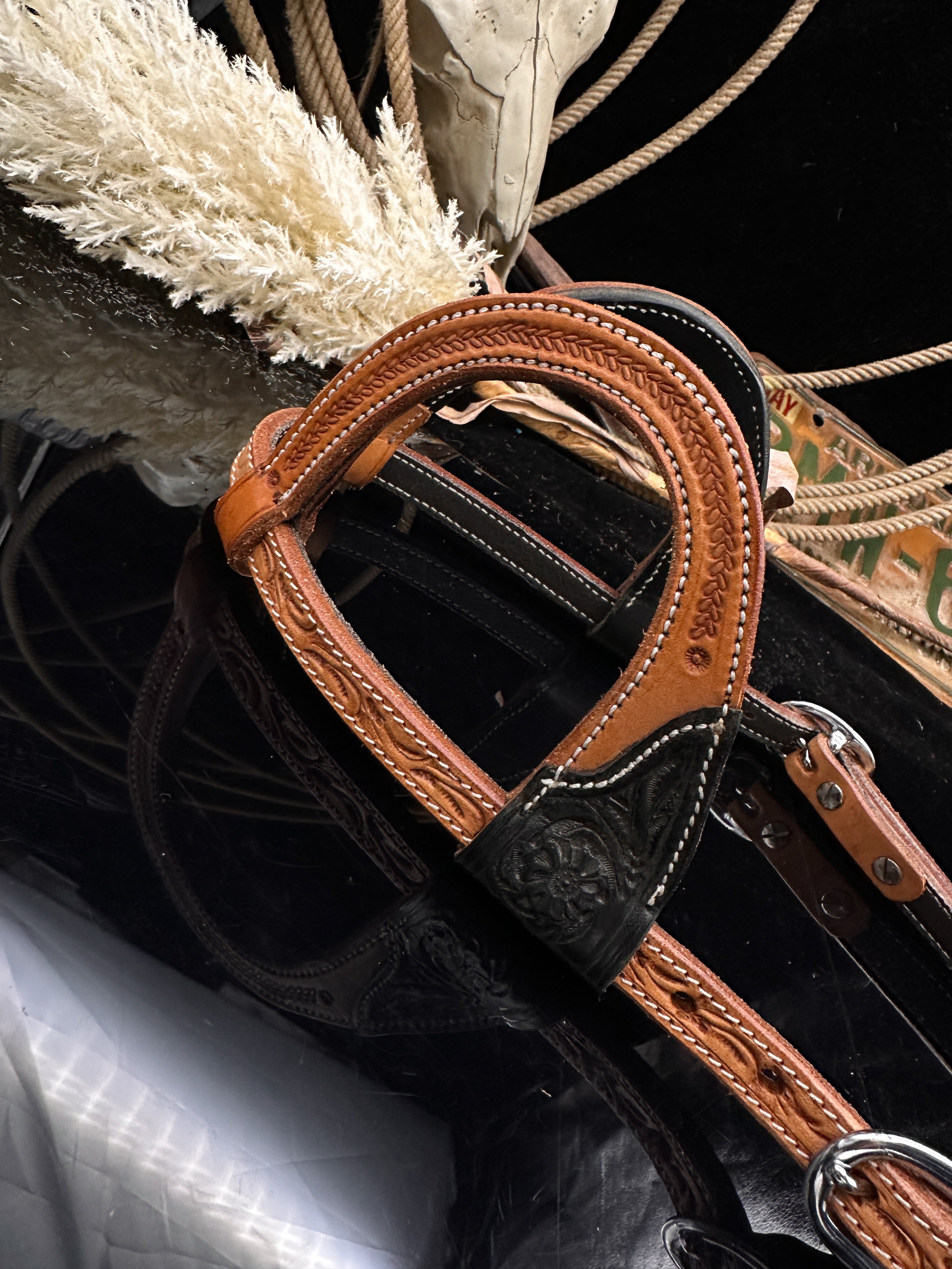 Luxury Chestnut Sidepull – Pink & black.