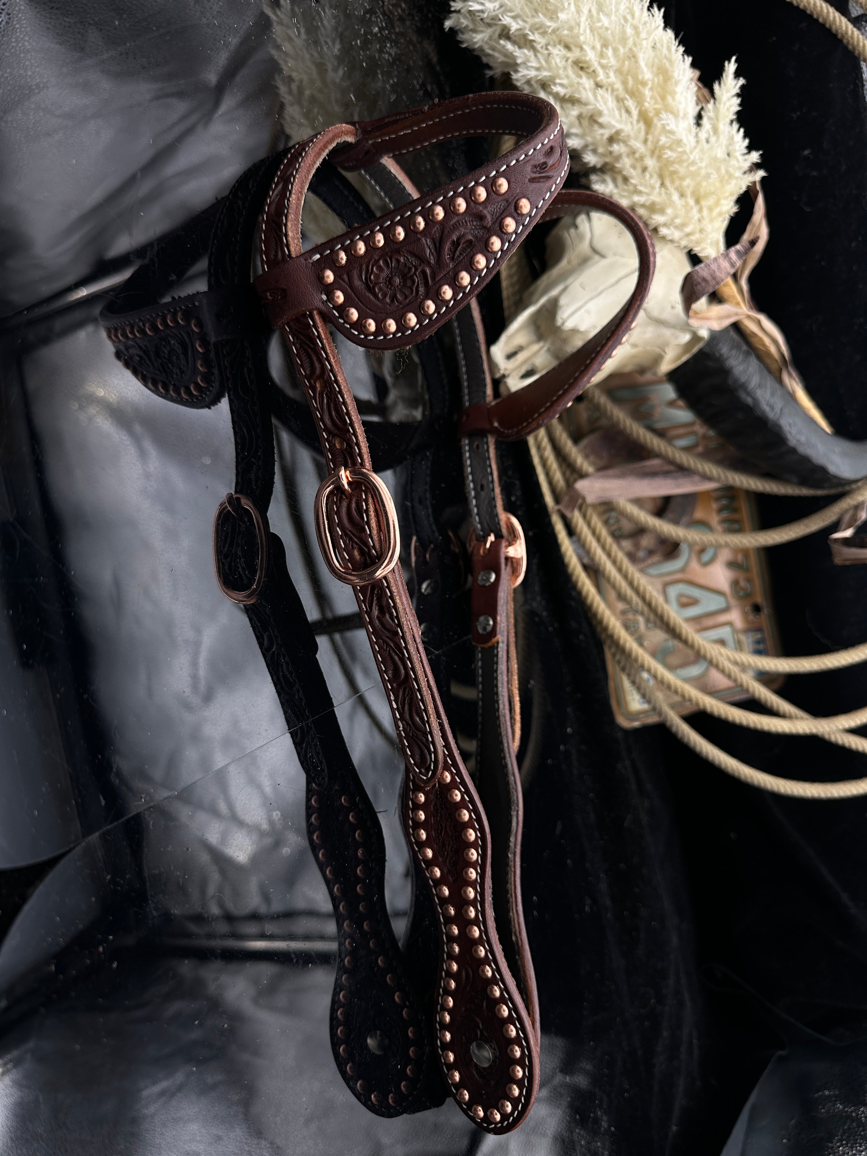 Basic | Dark Chestnut | Rose gold studs | Floral tooled western bridle