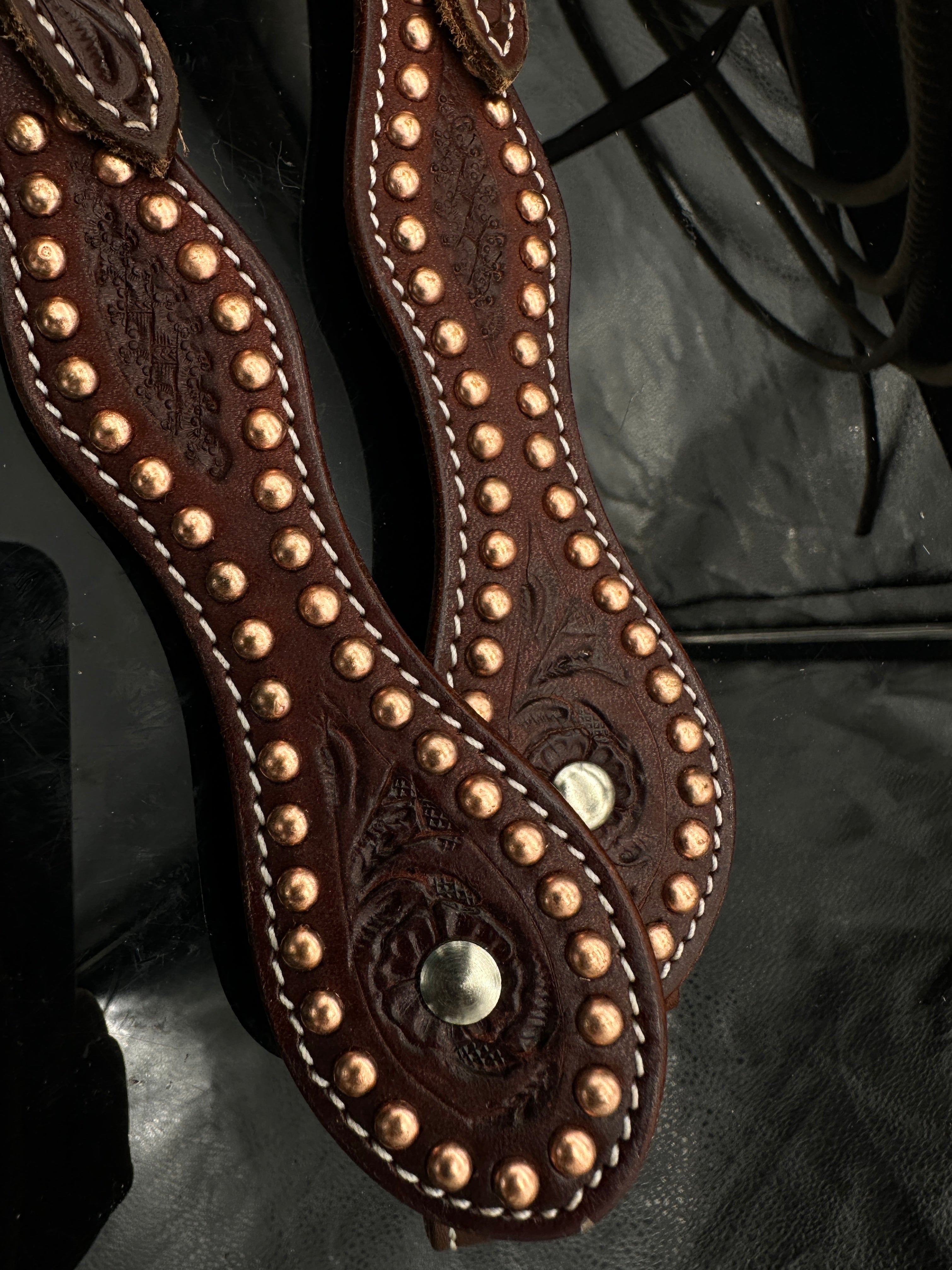 Basic | Dark Chestnut | Rose gold studs | Floral tooled western bridle
