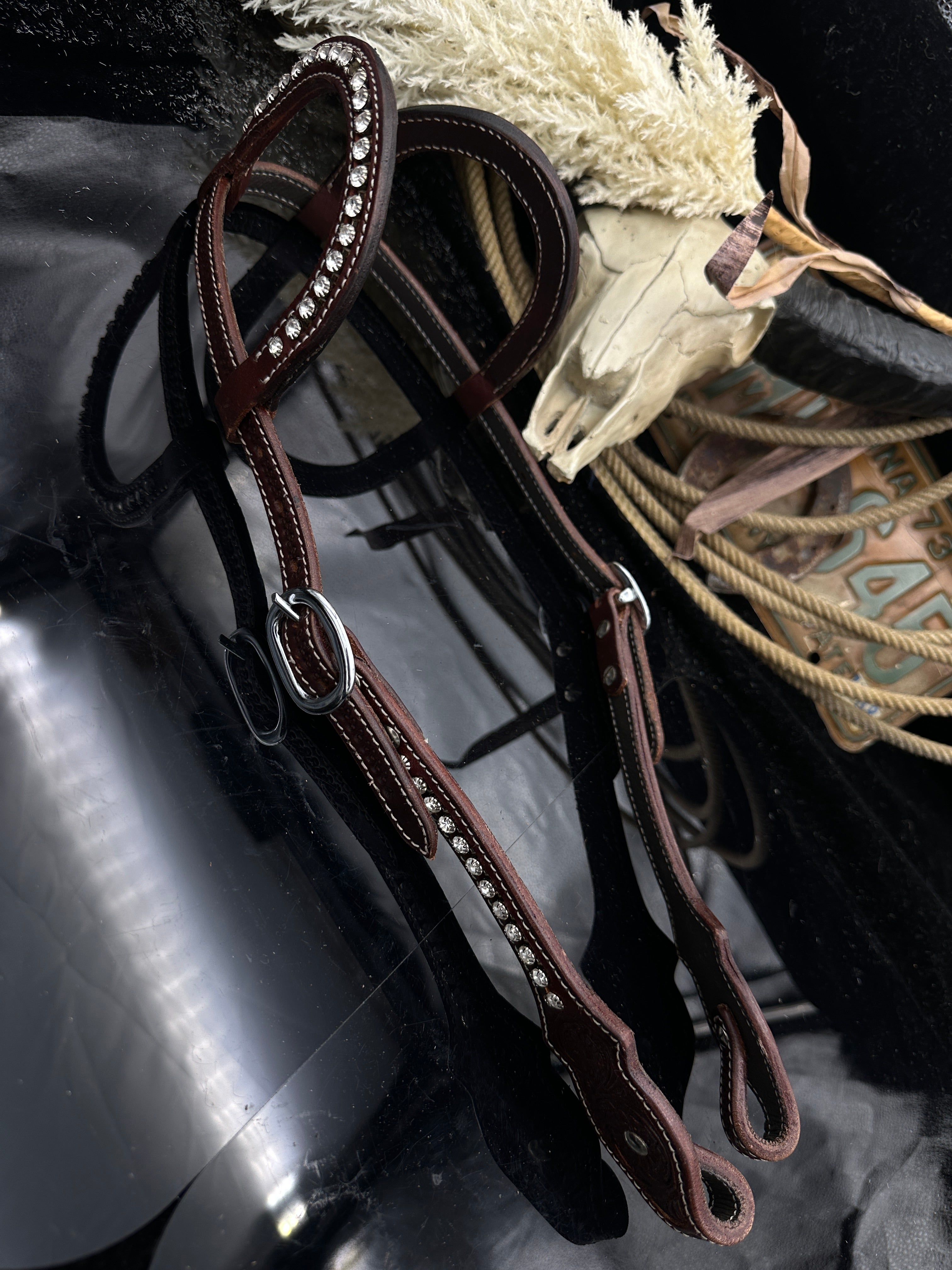 Basic | Dark Chestnut | Floral tooled Rhinestone western bridle