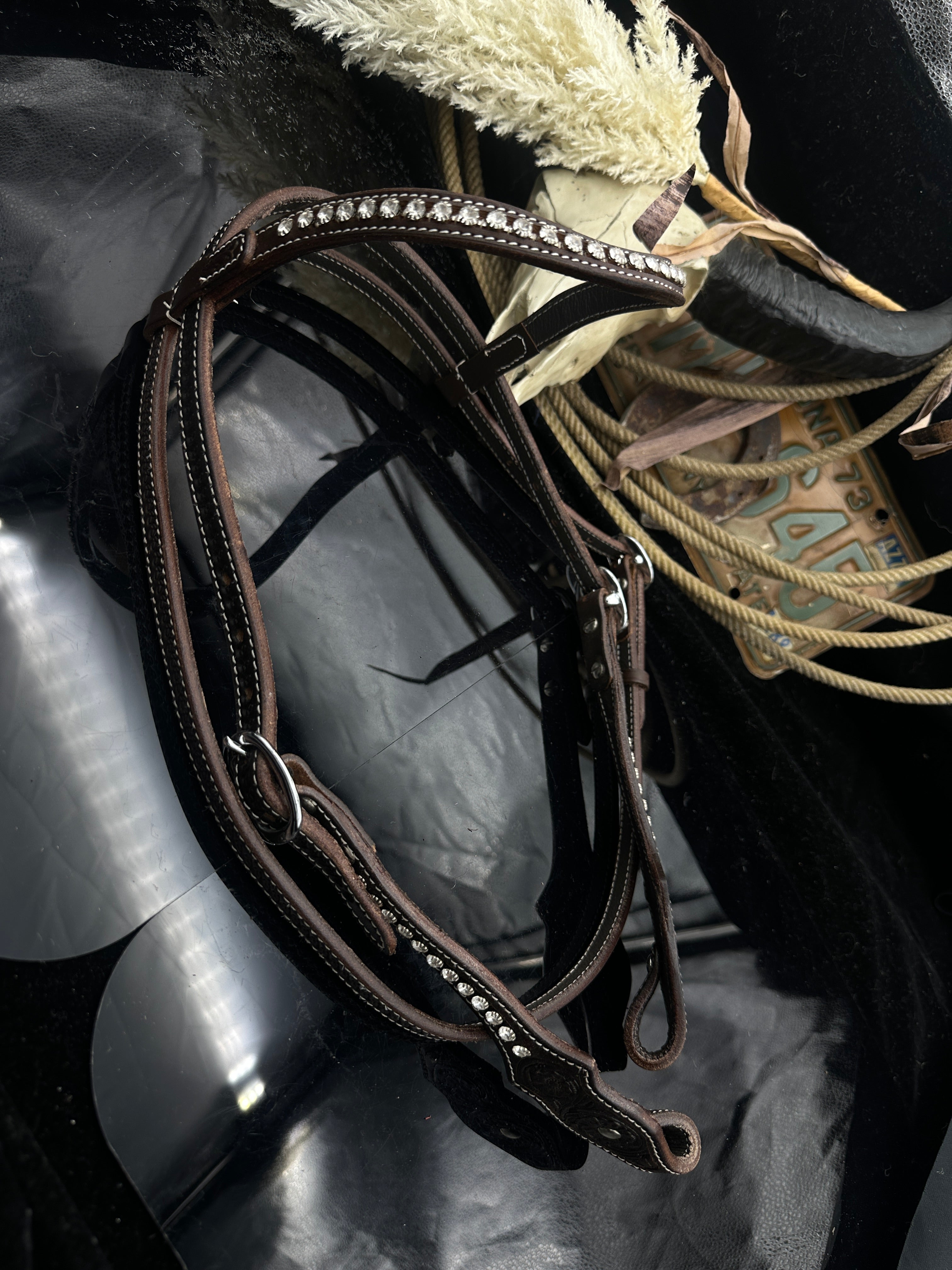 Basic | Dark chestnut | Browband and throatlatch | Rhinestone western bridle