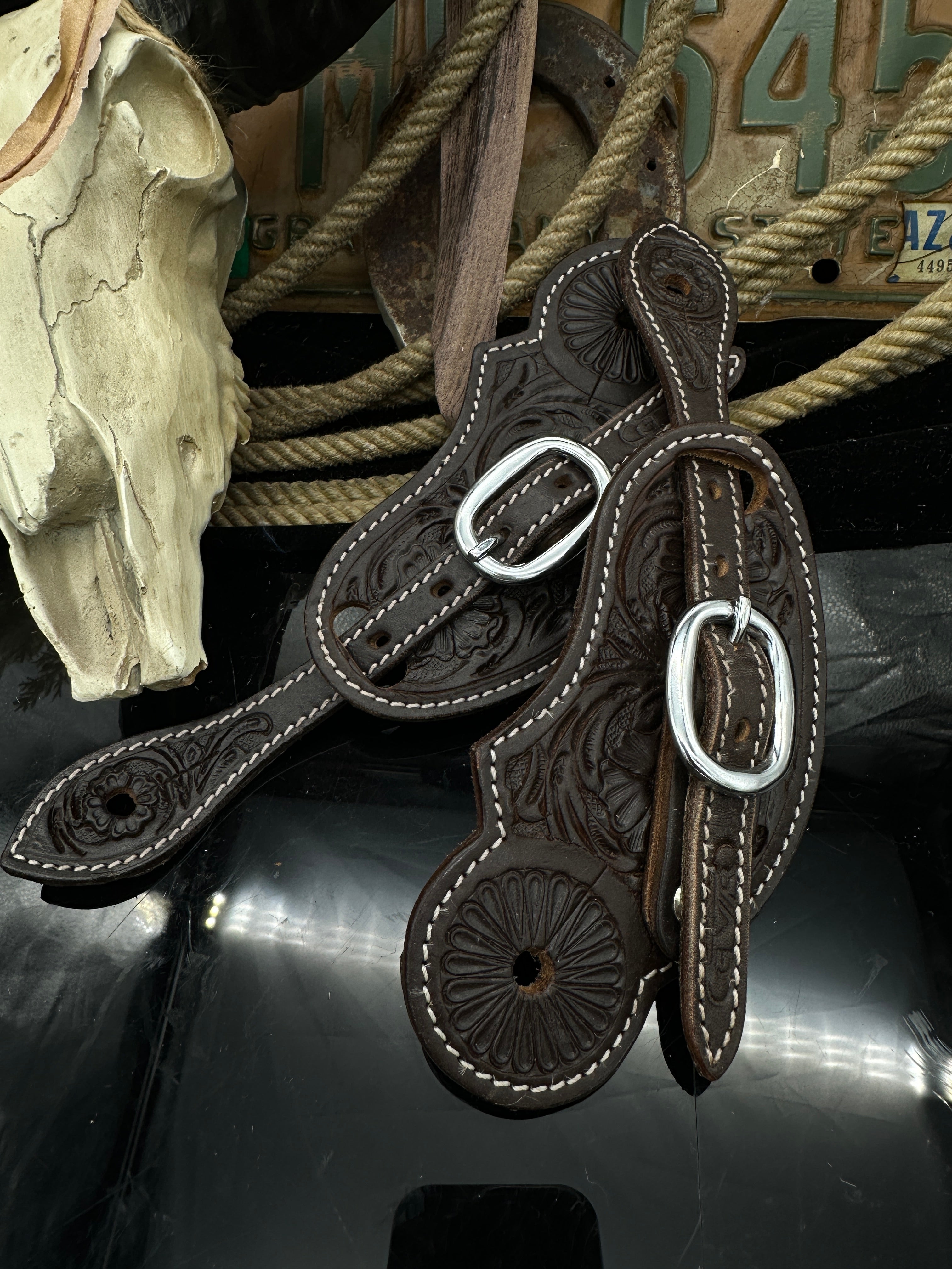 Basic | Dunkelbraun | Western-Sporenriemen mit floralem Muster