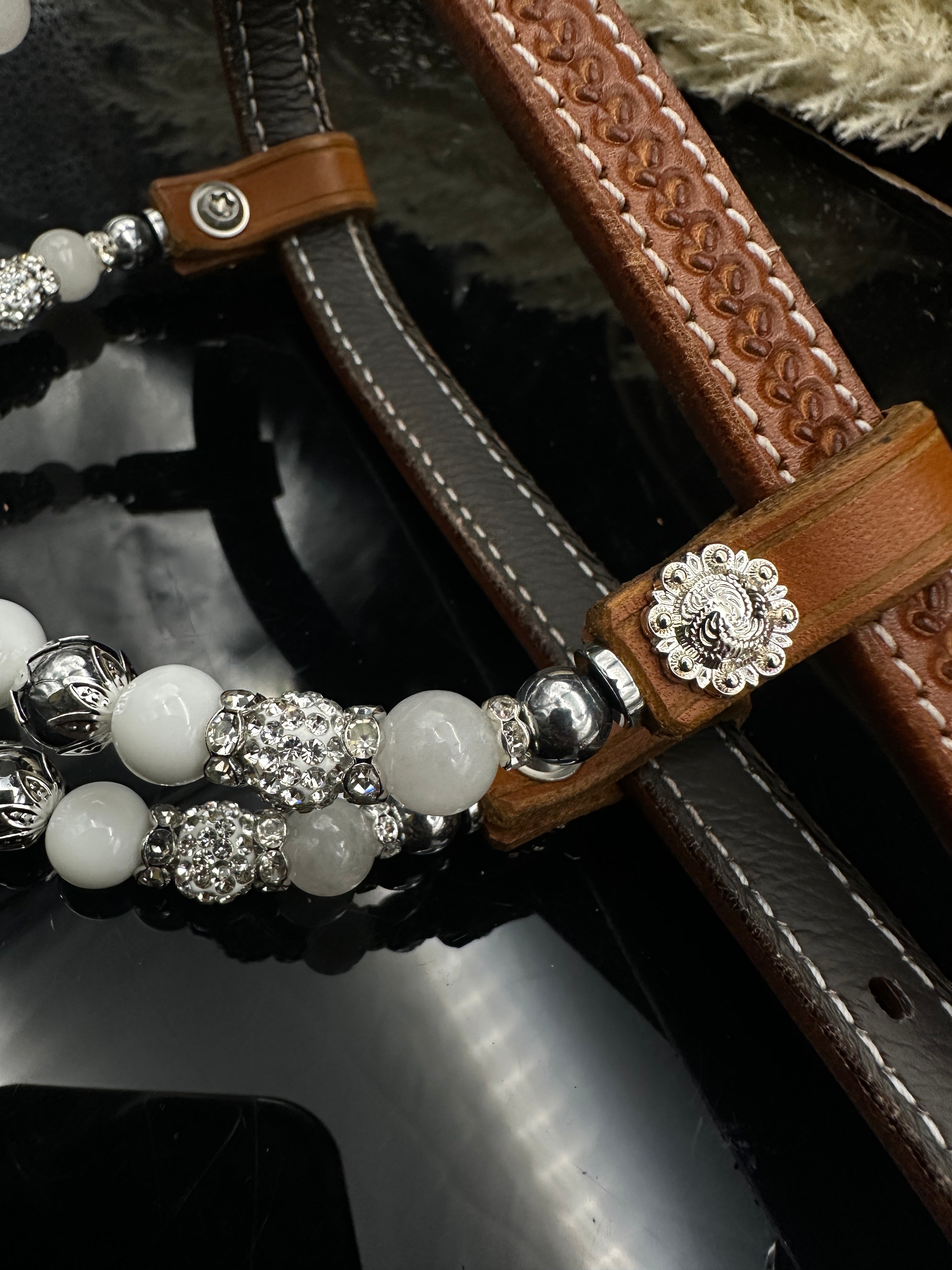 Premium | Chestnut western bridle | Silver &amp; White