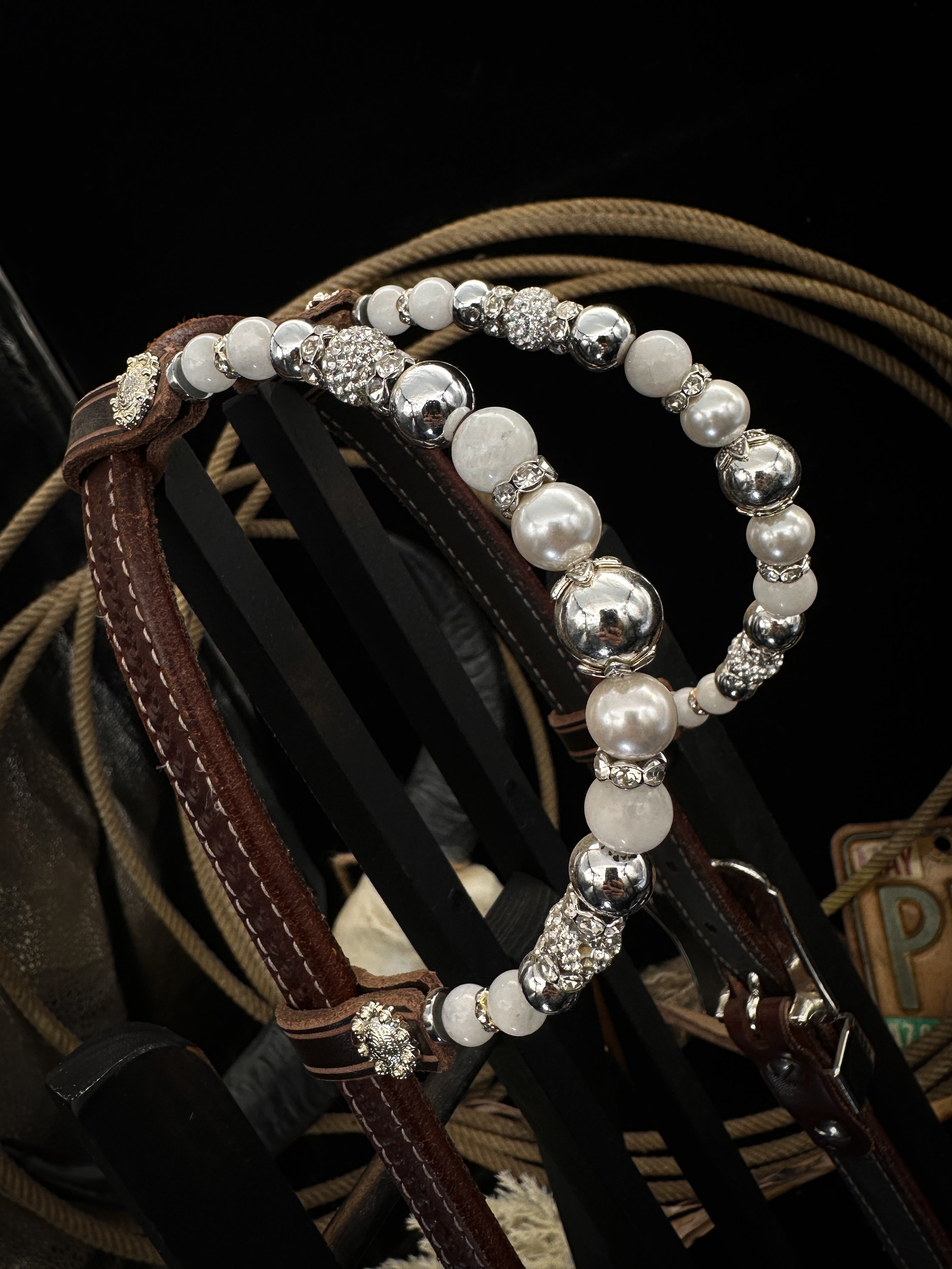 Premium | Perfect White | Floral tooled western hoofdstel