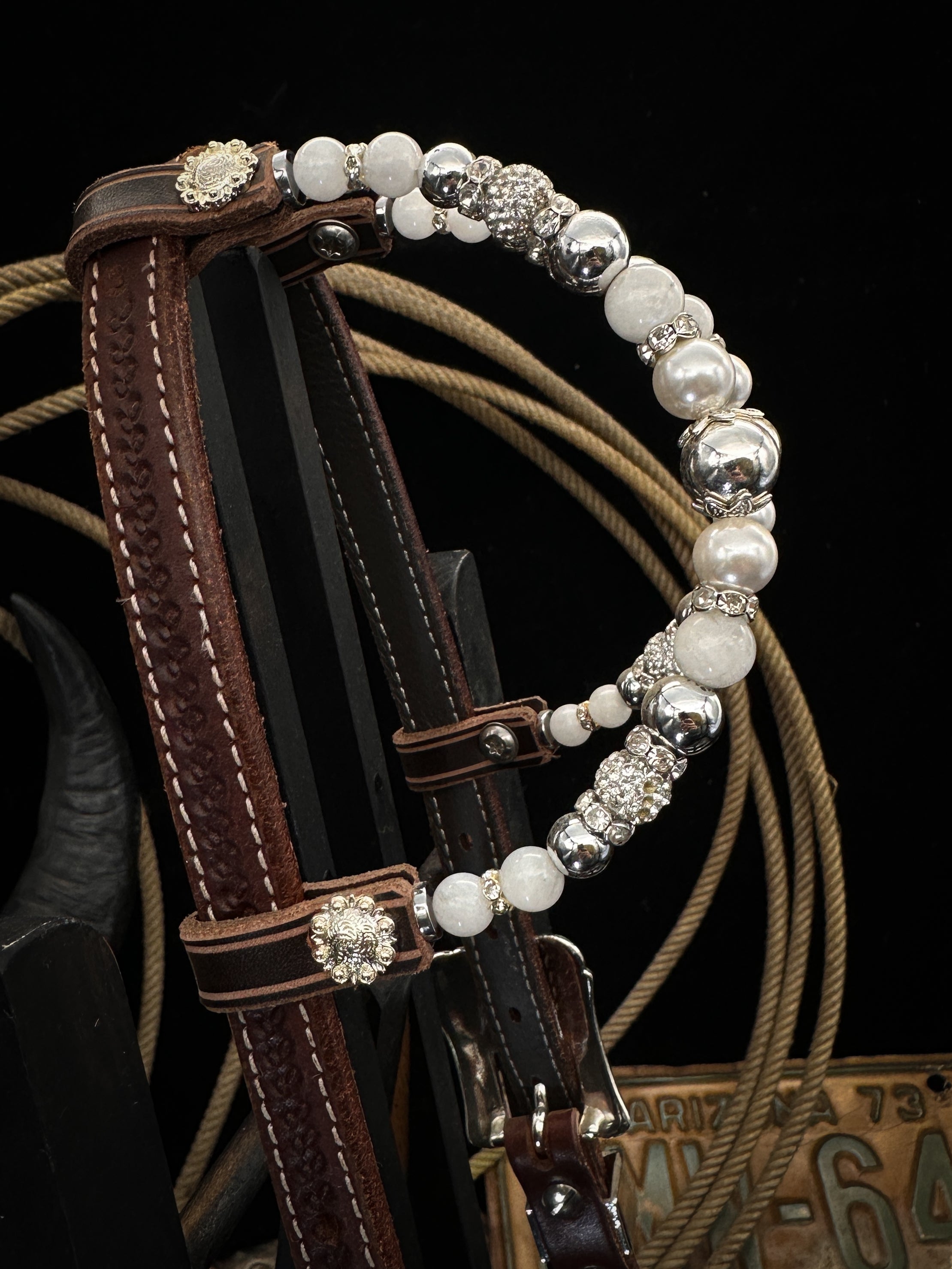 Premium | Perfect White | Floral tooled western hoofdstel