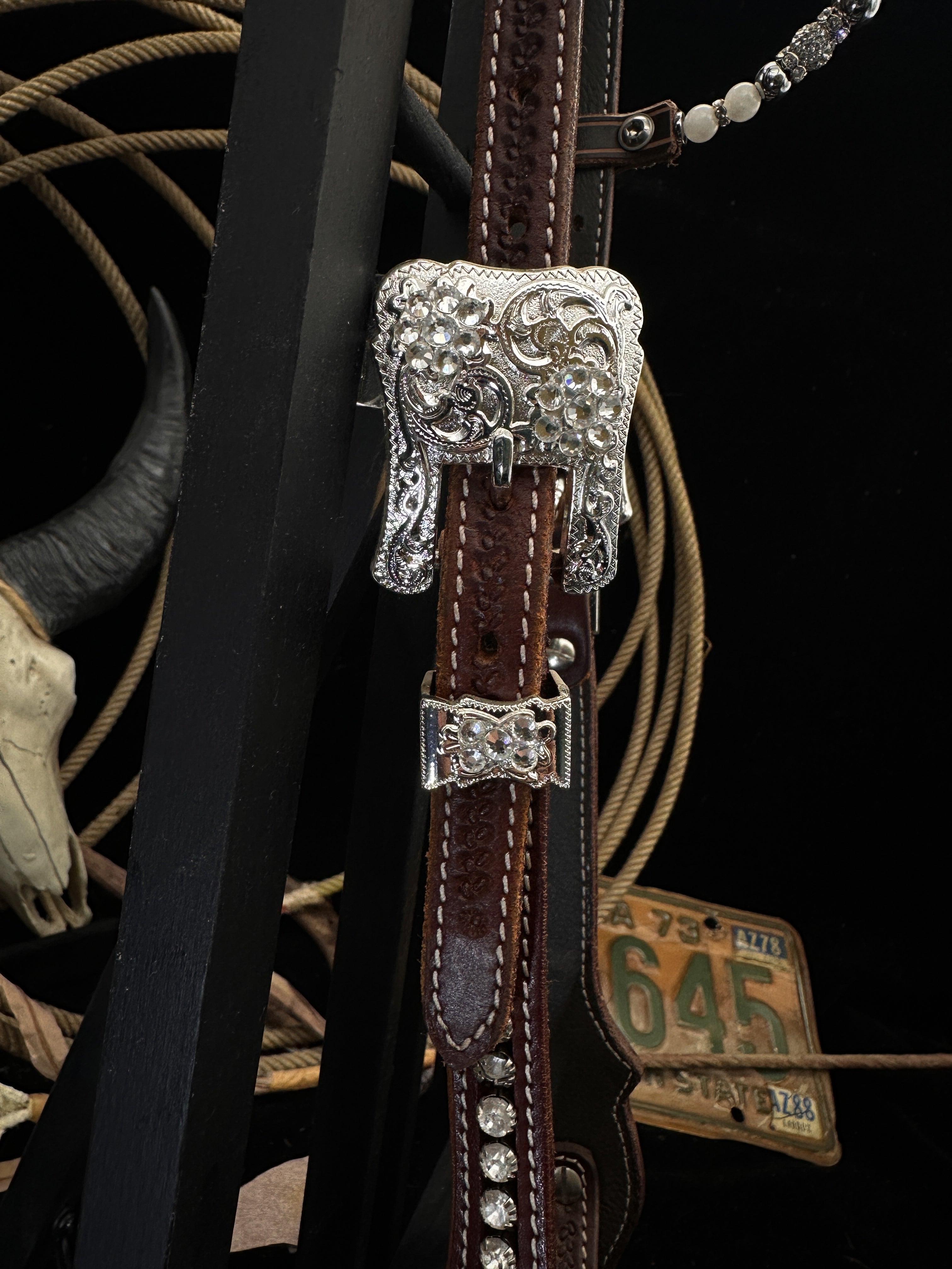 Premium | Perfect White | Floral tooled western hoofdstel