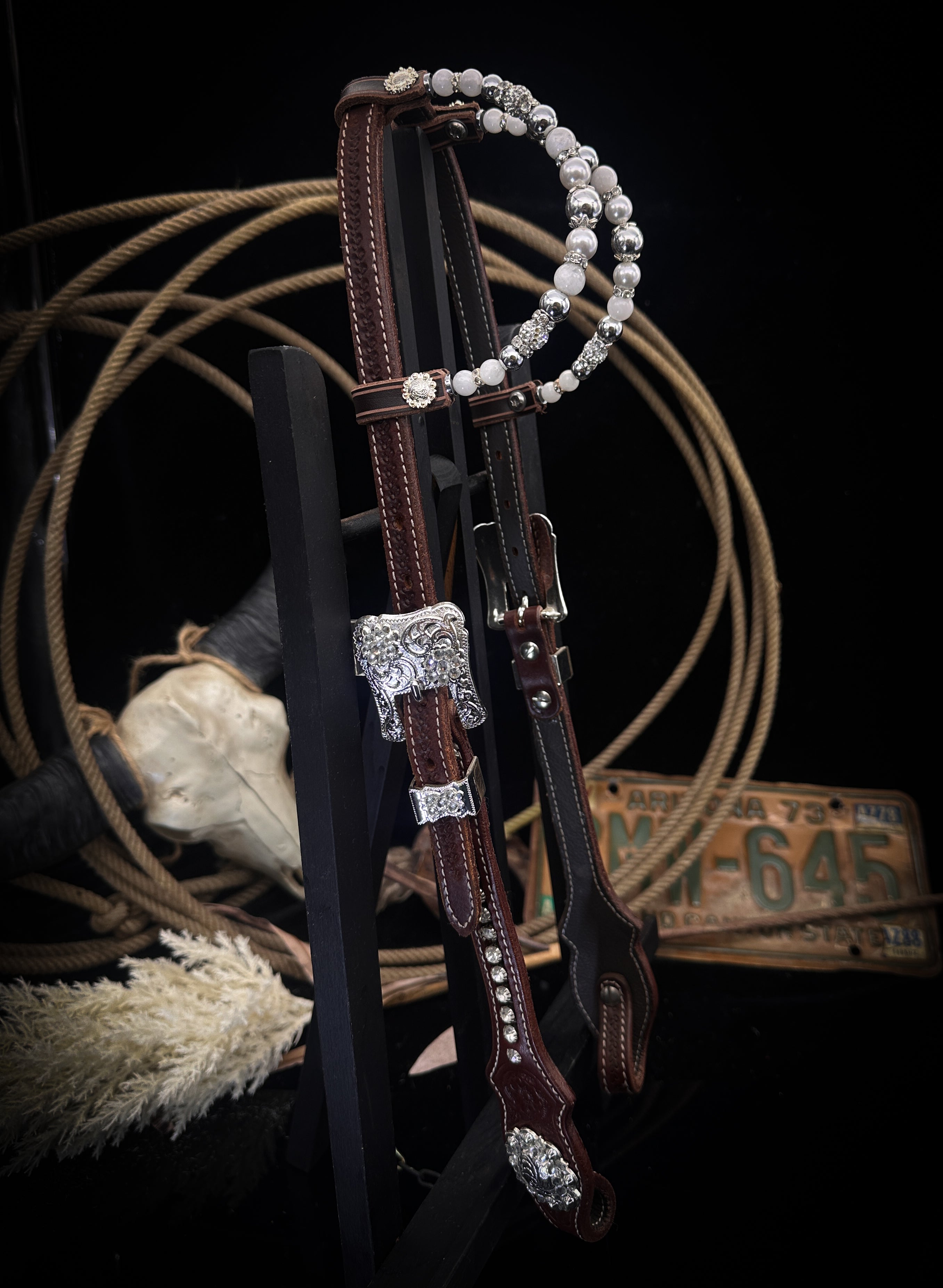 Premium | Perfect White | Floral tooled western hoofdstel